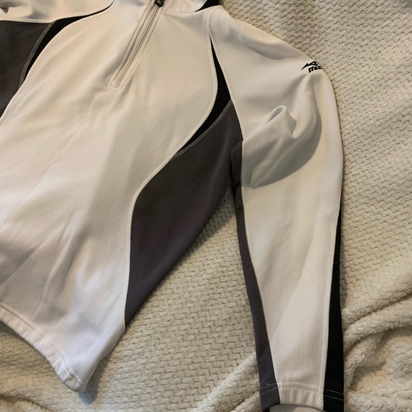 BNWOT Mizuno thermal sweater - Picture 8 of 8